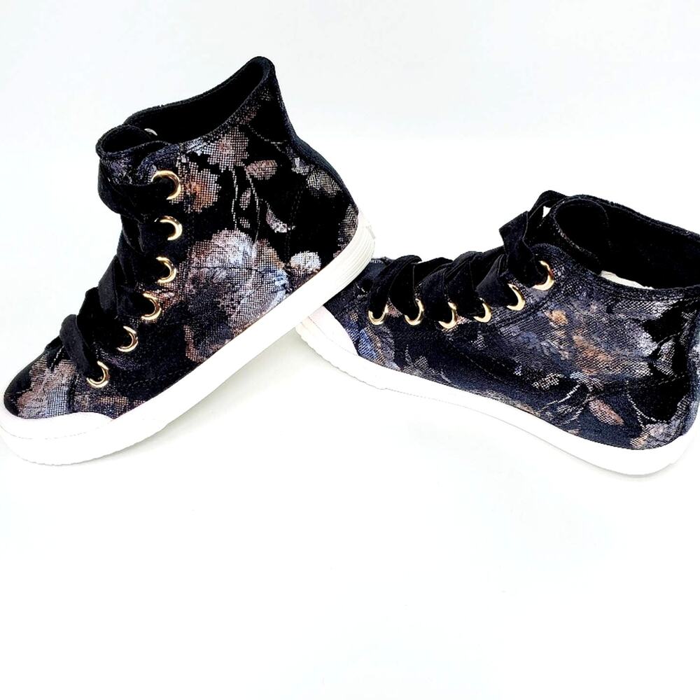 NWT Tretorn Velvet Floral High Top Fashion Sneakers - Size 6.5